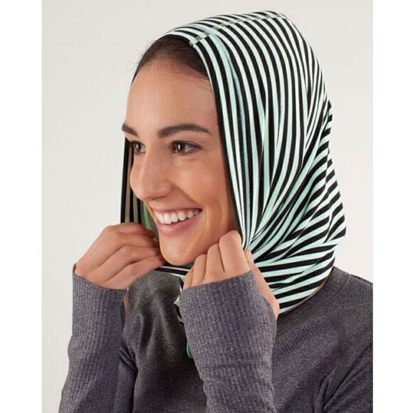 Lululemon Brisk Run Neck Warmer
Classic Stripe Mint Moment Black / Mint Moment - Picture 4 of 11